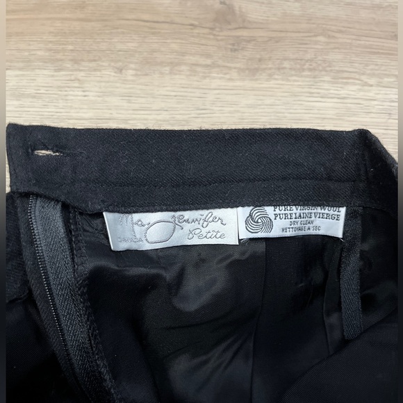 Canadian Vintage 100% Wool Skirt With Pockets, Pleats and Faux Leather sides - Picture 3 of 6